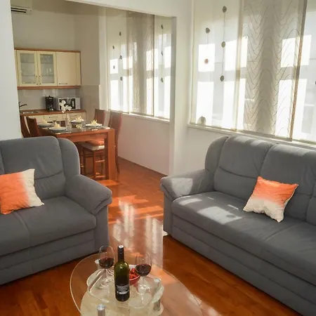 Central Aparment Claudia * ザダル