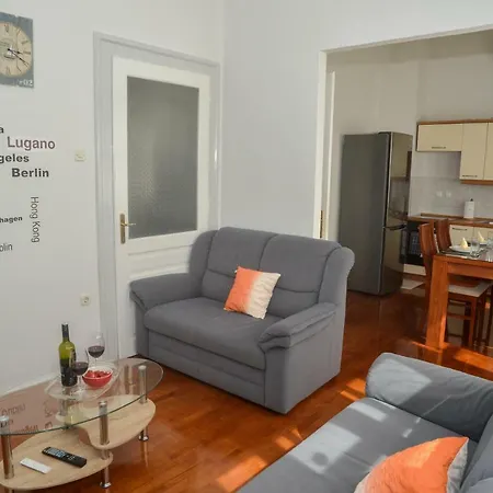Central Aparment Claudia * ザダル