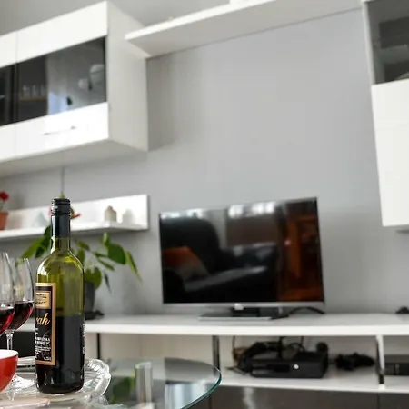Central Aparment Claudia ザダル